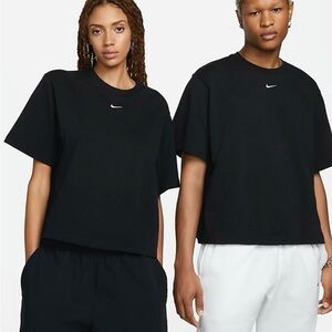 3/$30✨ Nike essential boxy tshirt